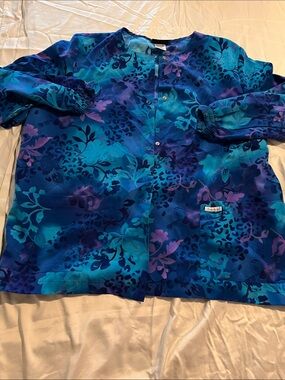 Women’s Blue Floral Button-Up Shirt